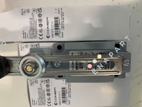 BM1E51Z11 Interruptor de límite con cabezal de aluminio y palanca enrollable ajustable de nailon Ø22, IP66, contactos de acción rápida (1NO + 1NC), operación de apertura positiva